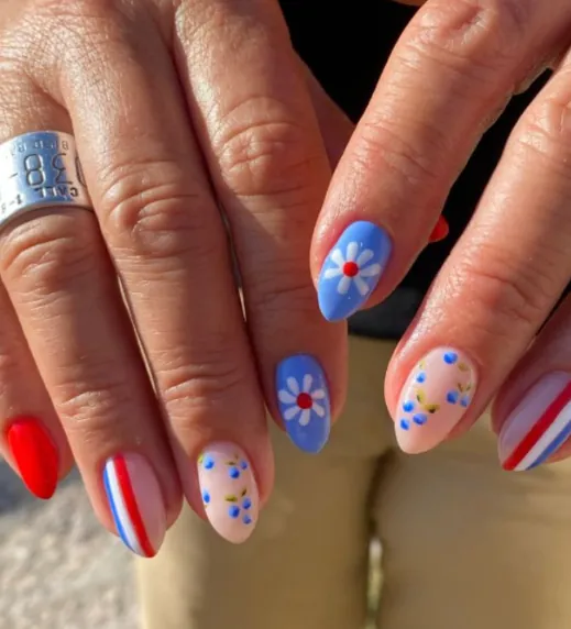 Patriotic Daisy Nails